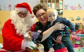 Mikołaj wraz z W&oacute;jhtem Gminy Brody odwiedził wszystkie przedszkola i punkty dziennego opiekuna dla dzieci do lat 3 249