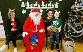 Mikołaj wraz z W&oacute;jhtem Gminy Brody odwiedził wszystkie przedszkola i punkty dziennego opiekuna dla dzieci do lat 3 256