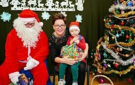Mikołaj wraz z W&oacute;jhtem Gminy Brody odwiedził wszystkie przedszkola i punkty dziennego opiekuna dla dzieci do lat 3 262