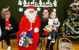 Mikołaj wraz z W&oacute;jhtem Gminy Brody odwiedził wszystkie przedszkola i punkty dziennego opiekuna dla dzieci do lat 3 265