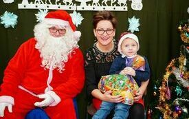Mikołaj wraz z W&oacute;jhtem Gminy Brody odwiedził wszystkie przedszkola i punkty dziennego opiekuna dla dzieci do lat 3 267