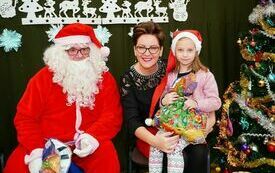 Mikołaj wraz z W&oacute;jhtem Gminy Brody odwiedził wszystkie przedszkola i punkty dziennego opiekuna dla dzieci do lat 3 268