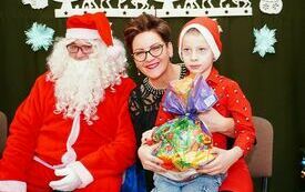 Mikołaj wraz z W&oacute;jhtem Gminy Brody odwiedził wszystkie przedszkola i punkty dziennego opiekuna dla dzieci do lat 3 276