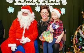 Mikołaj wraz z W&oacute;jhtem Gminy Brody odwiedził wszystkie przedszkola i punkty dziennego opiekuna dla dzieci do lat 3 279