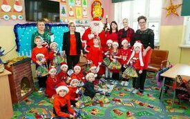 Mikołaj wraz z W&oacute;jhtem Gminy Brody odwiedził wszystkie przedszkola i punkty dziennego opiekuna dla dzieci do lat 3 281