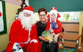 Mikołaj wraz z W&oacute;jhtem Gminy Brody odwiedził wszystkie przedszkola i punkty dziennego opiekuna dla dzieci do lat 3 284