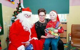 Mikołaj wraz z W&oacute;jhtem Gminy Brody odwiedził wszystkie przedszkola i punkty dziennego opiekuna dla dzieci do lat 3 291