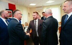 Nowy w&oacute;jt, nowa rada i atmosfera nadziei! Ślubowianie radnych i Ernesta Kumka - W&oacute;jta Gminy Brody 73