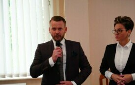 Nowy w&oacute;jt, nowa rada i atmosfera nadziei! Ślubowianie radnych i Ernesta Kumka - W&oacute;jta Gminy Brody 100