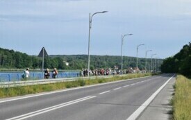 Wędrowali podczas pieszego maratonu &bdquo;Wok&oacute;ł Komina&rdquo; 93