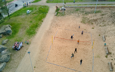 Centrum Turystyczne nad Zalewem Brodzkim - boisko do siatk&oacute;wki plażowej 1