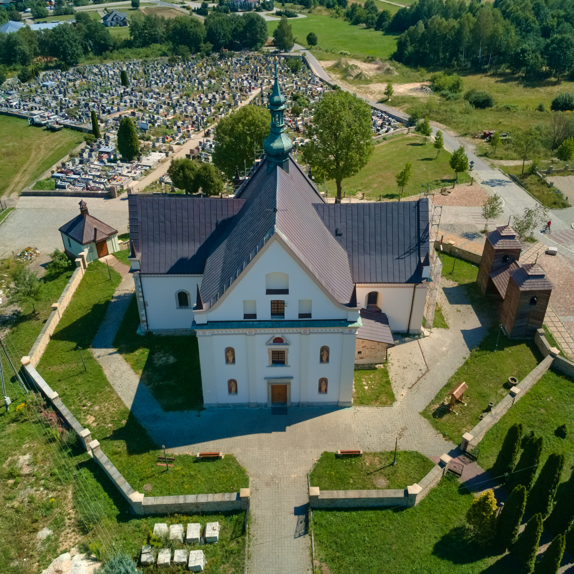 Kościół parafialny w Krynkach - widok z lotu ptaka