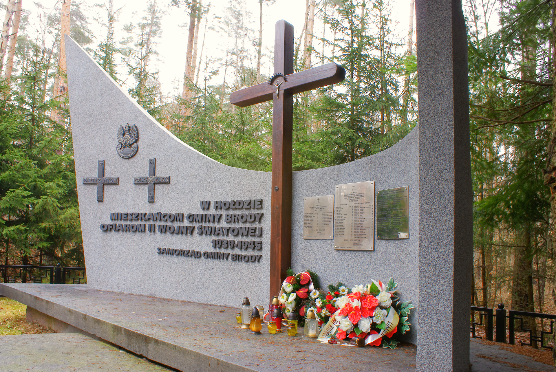 Pomnik w Borze Kunowskim ku czci pomordowanych w czasie II wojny światowej.