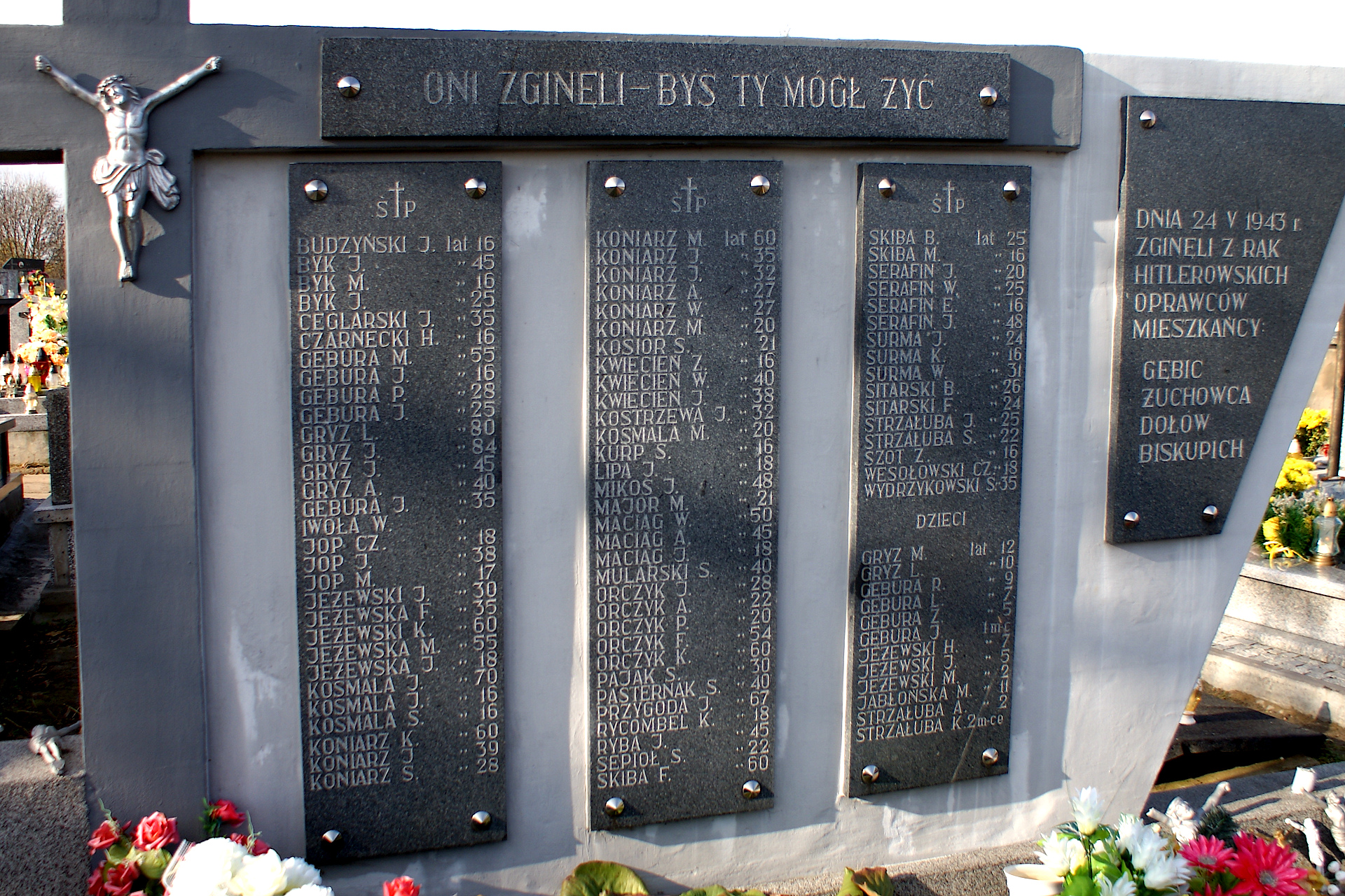 Fragment grobu pomordowanych mieszkańców Gębic i Żuchowca na cmentarzu w Krynkach