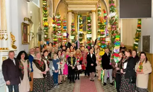 W Niedzielę Palmową, kościół w Krynkach rozświetlił się kolorami aż 14 wysokich palm. Te imponujące dzieła przygotowały sołectwa: Adamów, Brody, Budy Brodzkie, Dziurów, Jabłonna, Krynki, Kuczów, Styków, Lubienia, Młynek, Ruda, Koła Gospodyń Wiejskich: „Li