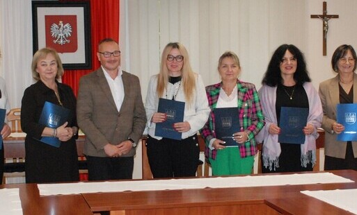 Zdjęcie do Dzień Edukacji Narodowej w Gminie Brody. Uhonorowano dyrektor&oacute;w i nauczycieli