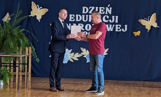 Zdjęcie do &bdquo;Nauczycielskie Oscary 2026&rdquo; w Zespole Szkolno-Przedszkolnym w Krynkach. Wyjątkowa gala z okazji Dnia Edukacji Narodowej