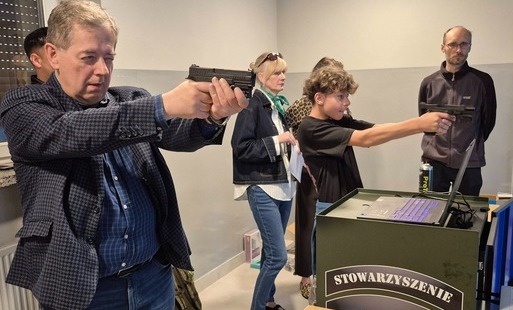 Zdjęcie do Wirtualna strzelnica w ZSP w Krynkach oddana do użytku