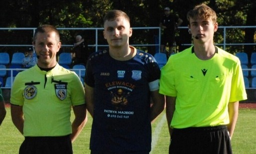 Zdjęcie do Lider zatrzymany w Brodach, czerwono w końc&oacute;wce 